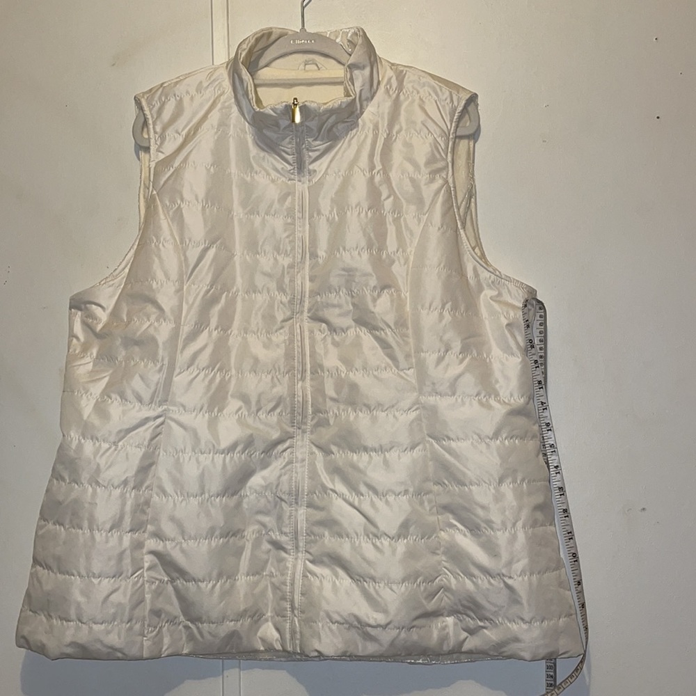XL velvet shell quilted white cream vest brand new zip up vest